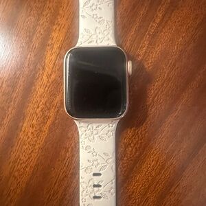 Apple Smartwatch with Rose Gold Case Series 4 40 mm